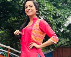 Aanchal prefers to be natural instead of hiding herself under makeup.